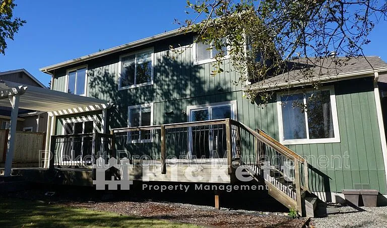 2037 NE Gustaf St — Photo 30