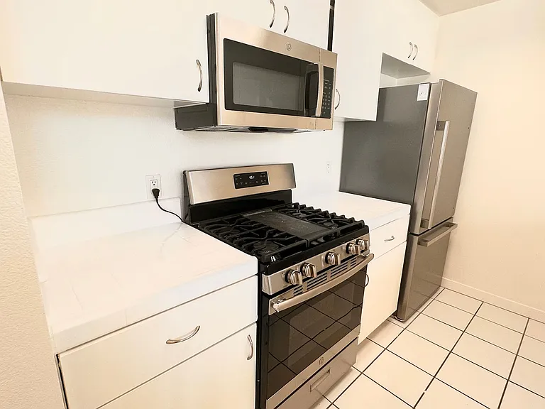 1234 Las Palmas Ave — Photo 31