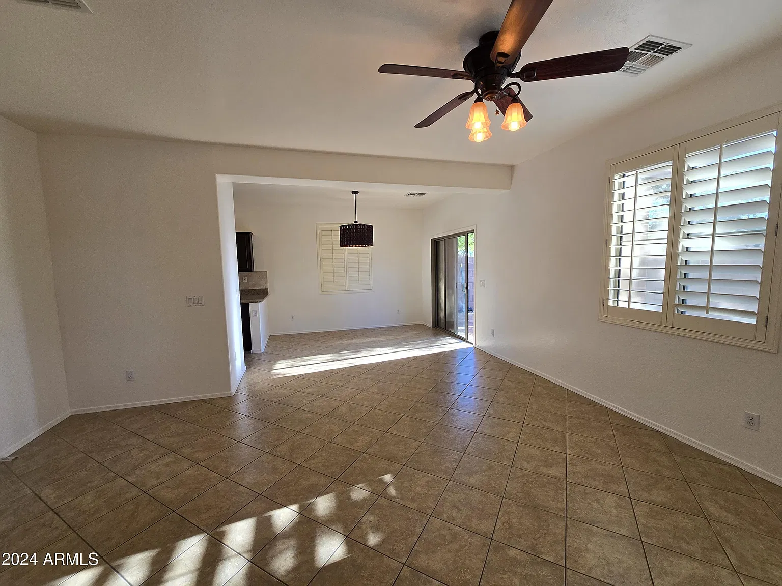 3 bed, 2.5 bath, 1632 sqft, $2,100 — Photo 3