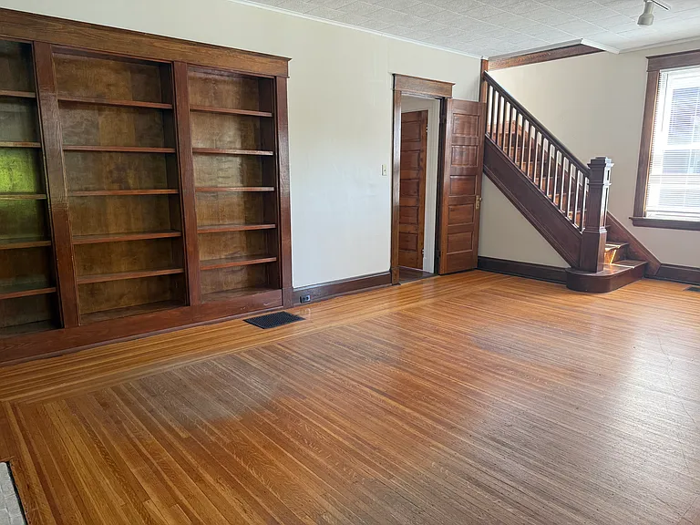 1009 Delta Ave — Photo 10