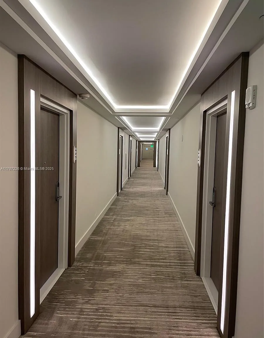 Roney Palace Condo — Photo 3