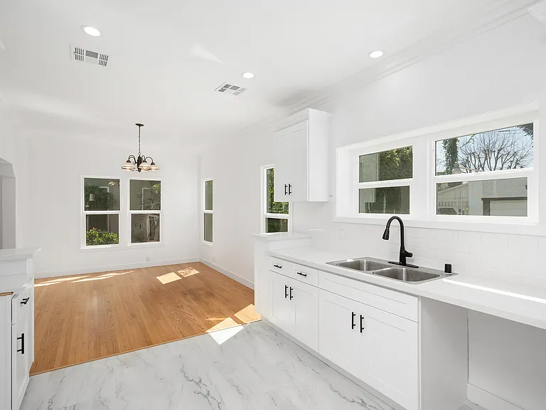 4528 Saint Elmo Dr — Photo 5