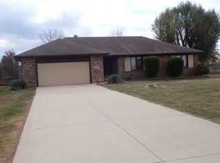 2136 E Southernview Rd, Ozark, MO 65721
