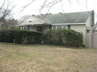 318 Nielson St, Dix Hills, NY