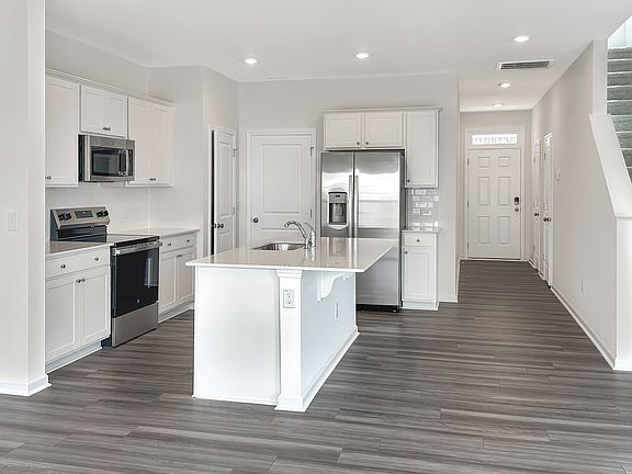 4th image of 911 Pilot St