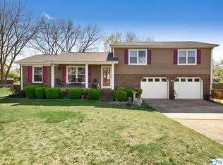 10202 Edinburgh Cir SW, Huntsville, AL 35803