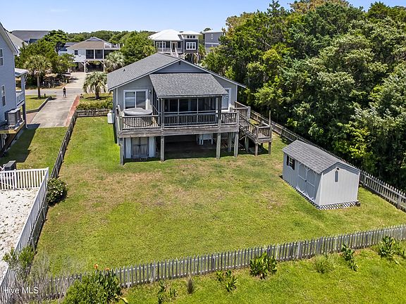 4th image of 2609 E Pelican Drive