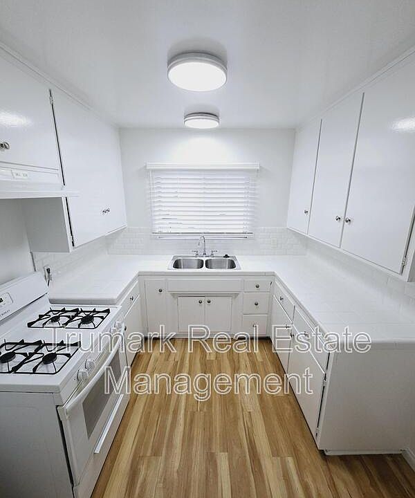 1st image of 417 N Los Robles Ave APT 6