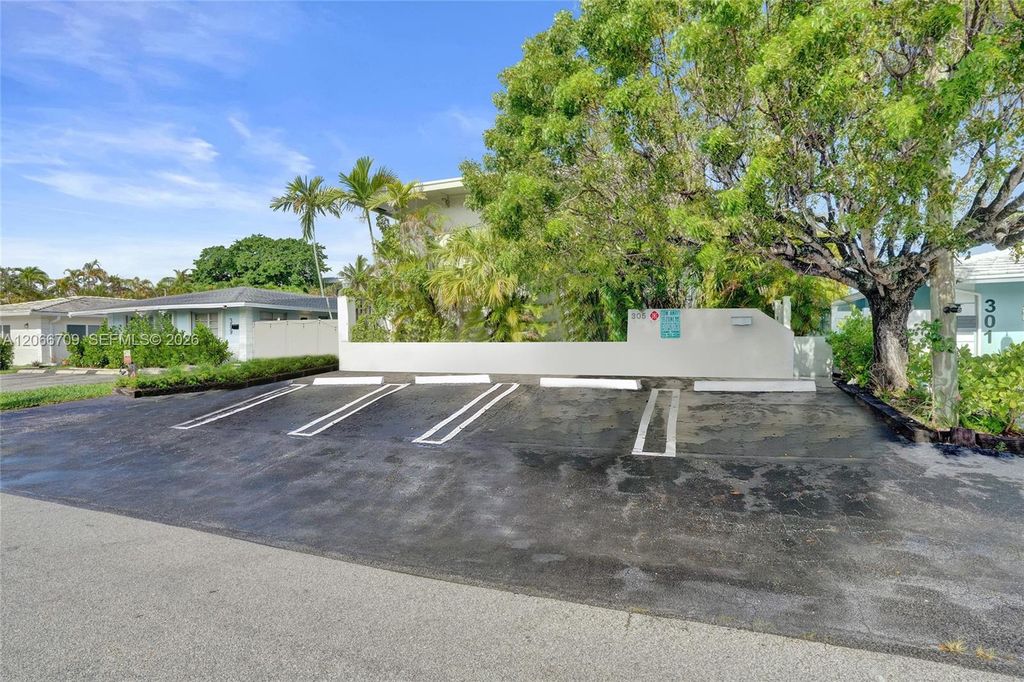 305 SE 12th Ave, photo 4