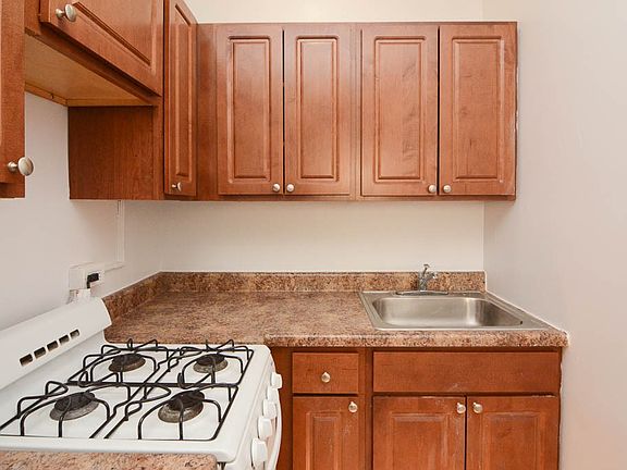 2nd image of 5417 N Kenmore Ave APT 105