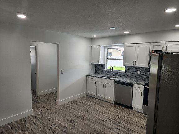 5th image of 4624 Wisteria Dr