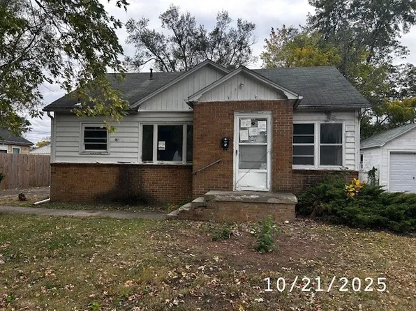 19 Charles Dr, Rantoul, IL 61866