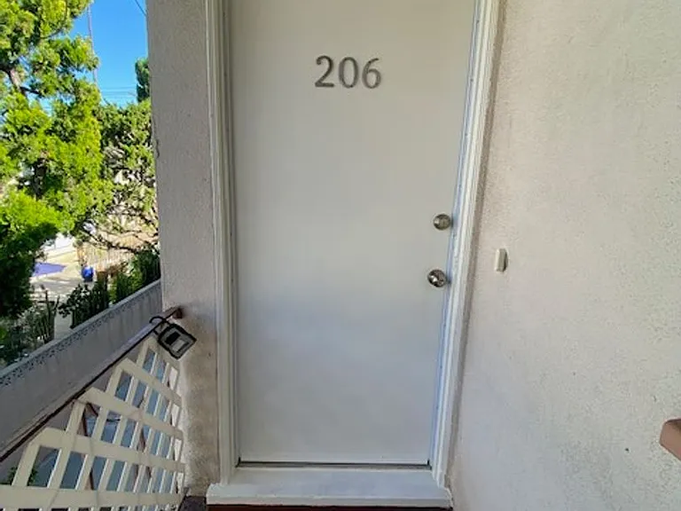 13759 Oxnard St — Photo 1