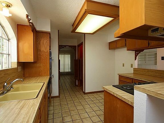 5th image of 2914 Meadowcreek Dr