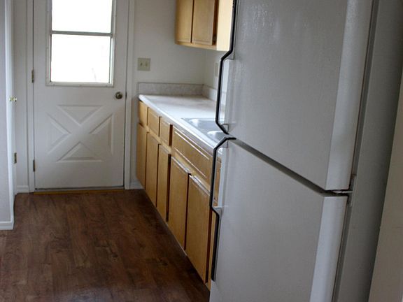 4th image of 208 W Leroux St