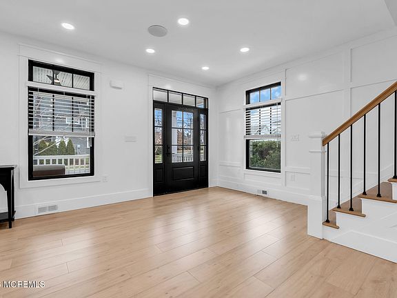 4th image of 2017 5th Ave