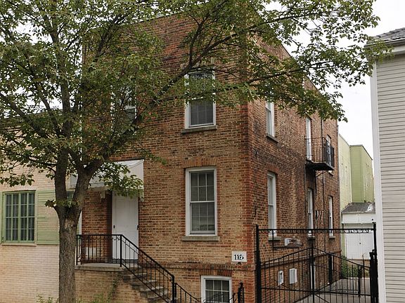 2nd image of 142 Delancey St Floor 1