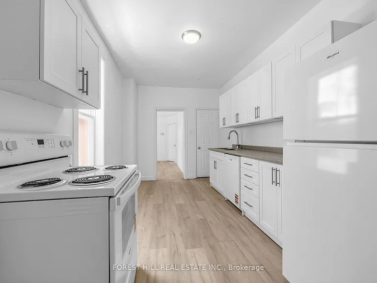 419 Dufferin St — Photo 11