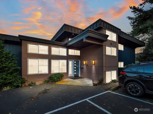 3825 NE 155th Place #102, Lake Forest Park, WA 98155