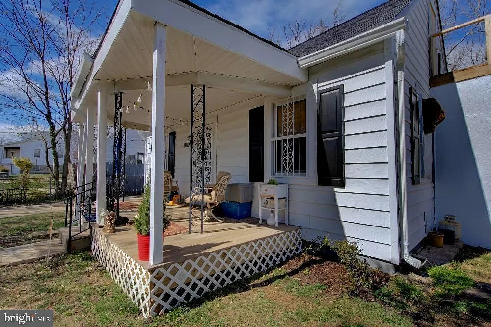 3 bed, 1391 sqft, $2,050 — Photo 4
