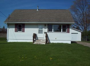 304 B Ave, Hiawatha, IA 52233