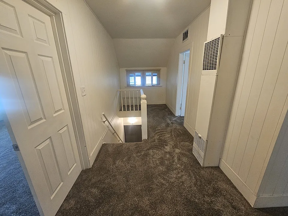 10 N Touchet St