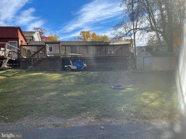 81-37 Forest Rd, Falling Waters, WV 25419