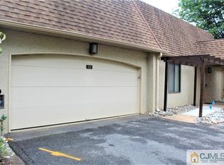 32 Gate House Ln, Edison, NJ 08820