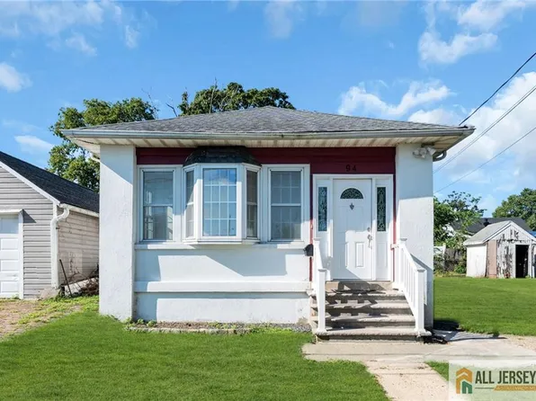 94 Neptune Pl, Laurence Harbor, NJ 08879