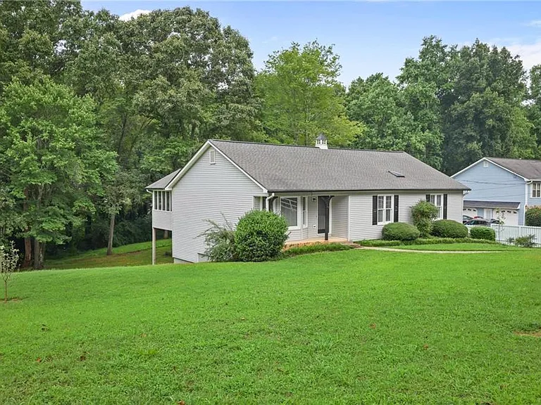 410 Hickory Walk — Photo 26