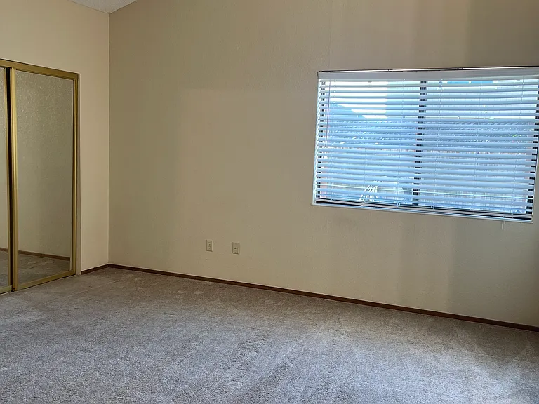 1520 Mary Pl — Photo 15
