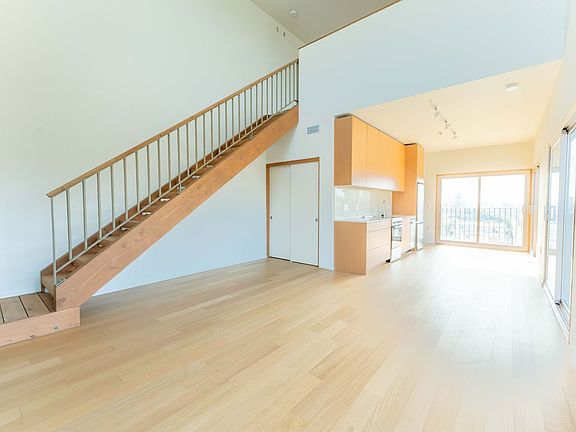 5th image of 2028 Howard Ave #404