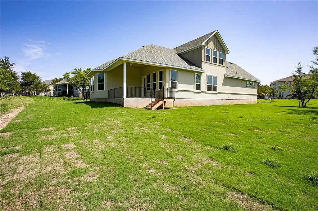 3 bed, 3.0 bath, 2391 sqft, $2,499 — Photo 4