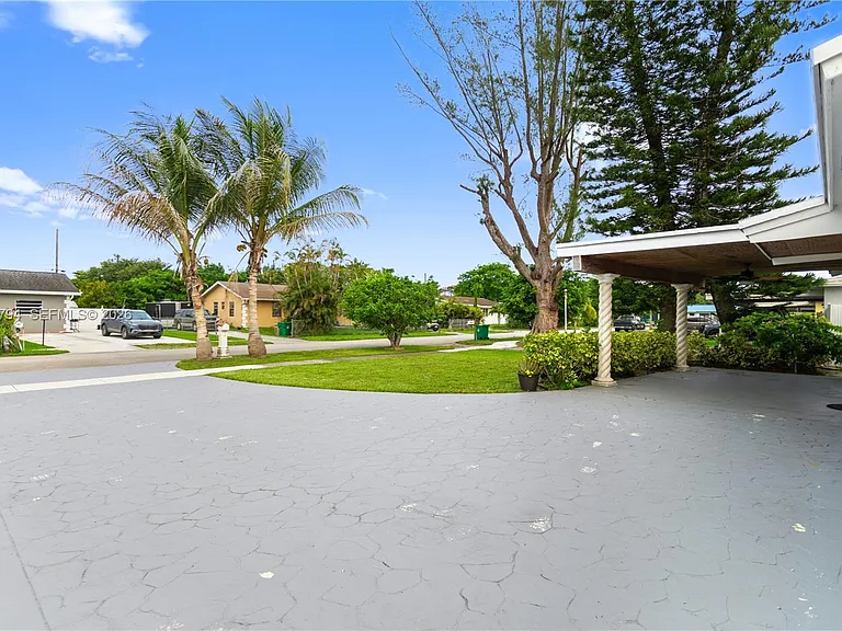 4151 SW 56th Ave — Photo 8