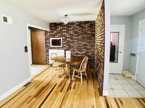 5th image of 1919 Bond Cir