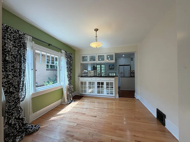 631 Jackson St — Photo 11