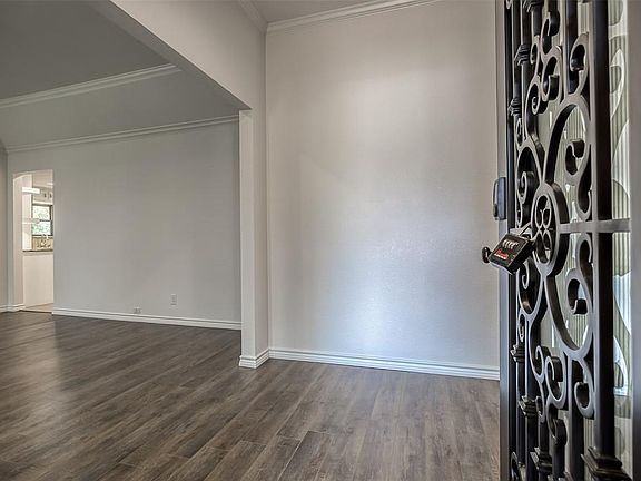 3rd image of 4004 Plantation Ct