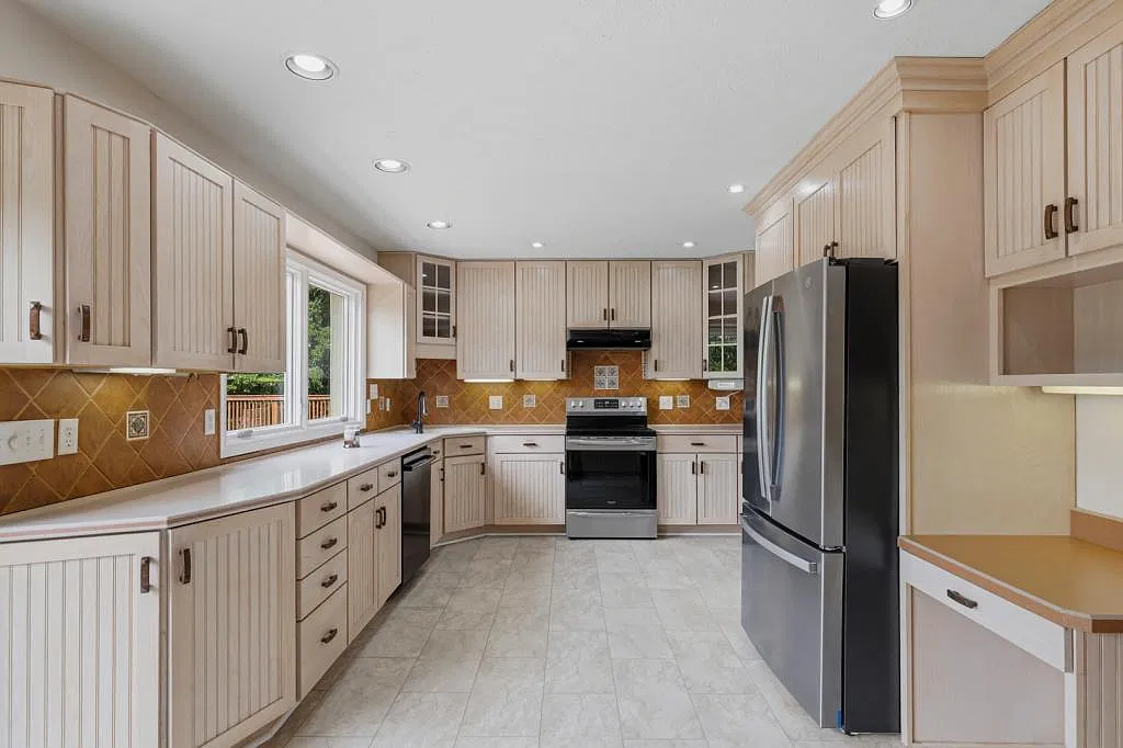 215 Cameron Rd — Photo 4