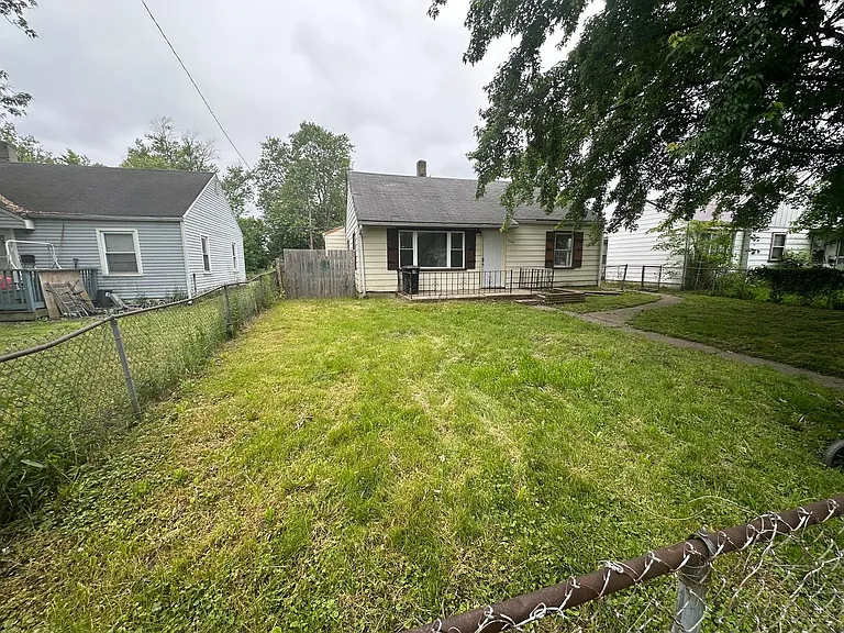 2105 S Vine St — Photo 6