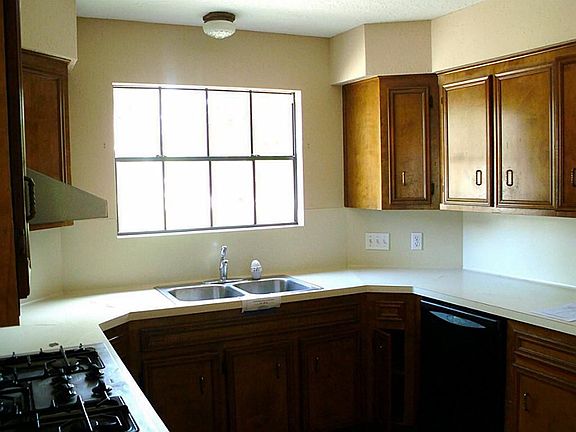 5th image of 731 Sherwood Forest Dr