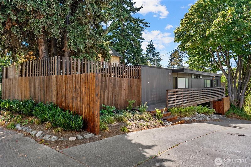 2nd image of 719 721 N 38th Street