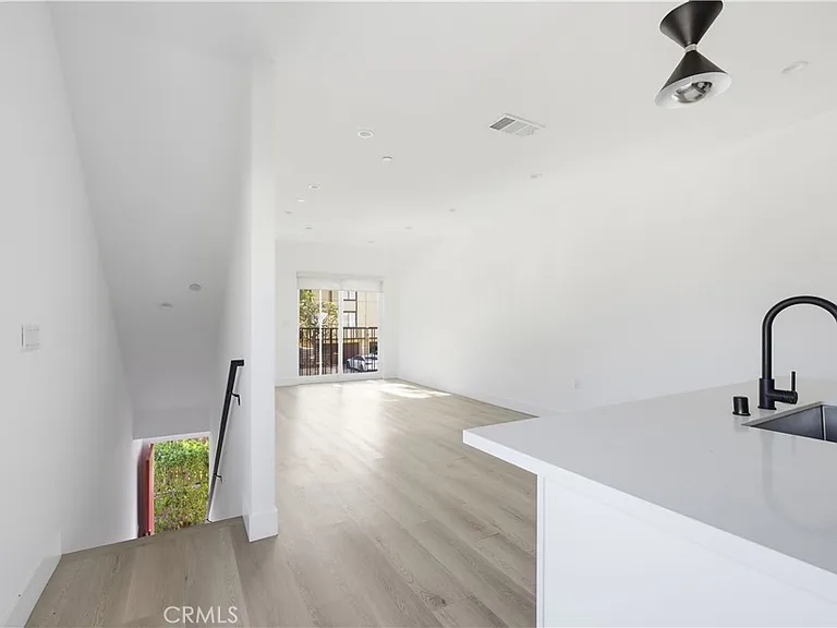 21721 Hart St — Photo 5