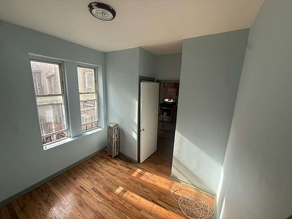 3rd image of 41 Newport St