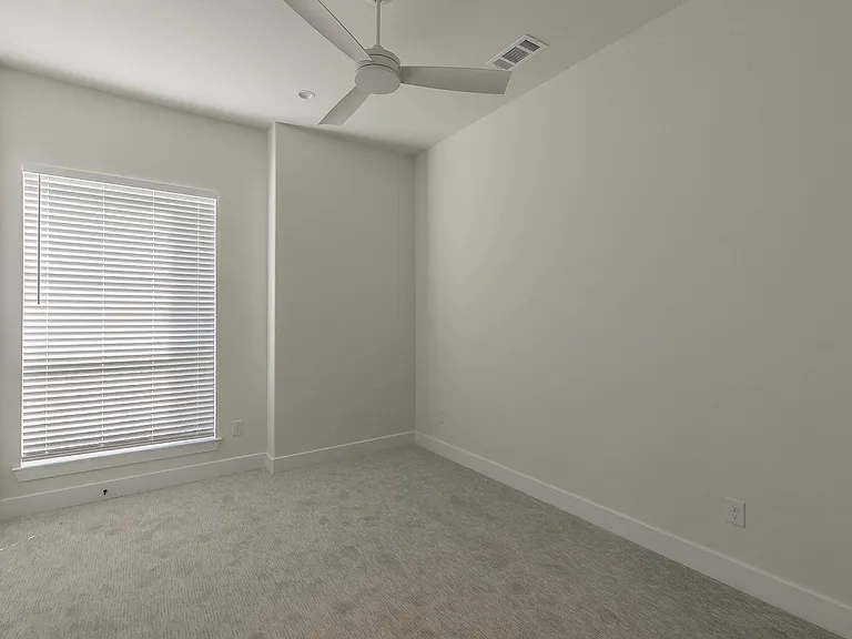 682 W Main St — Photo 25