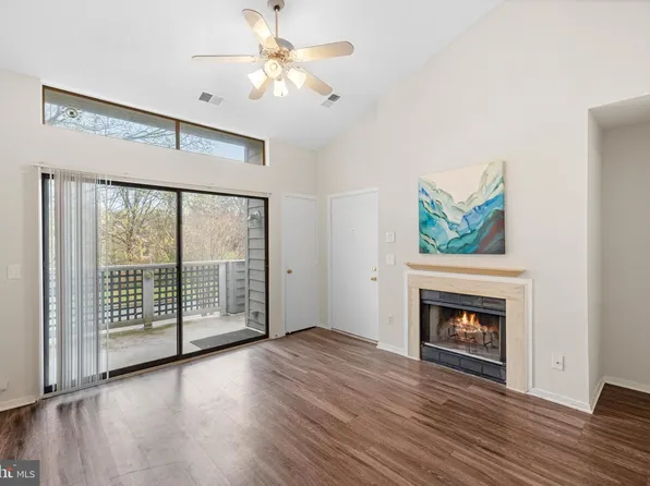 11739 Summerchase Cir #1739-B, Reston, VA 20194