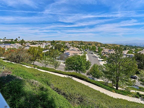3rd image of 25906 Twain Pl