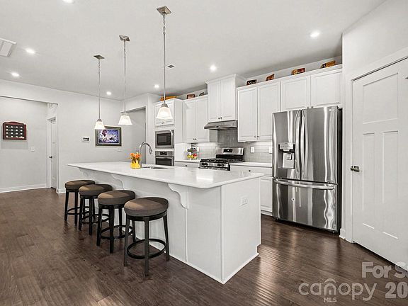3rd image of 5219 Larewood Dr