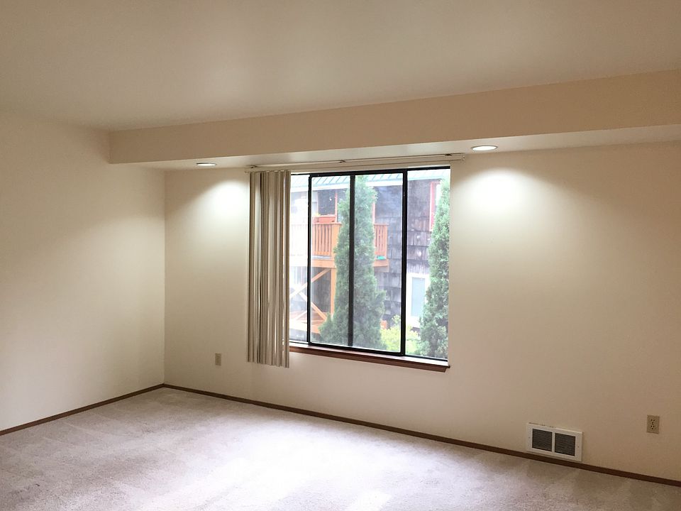 1st image of 2251 NE Blakeley St #303