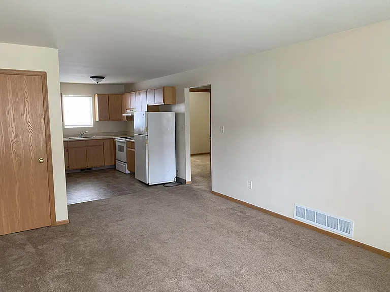 409 Western Ave — Photo 4
