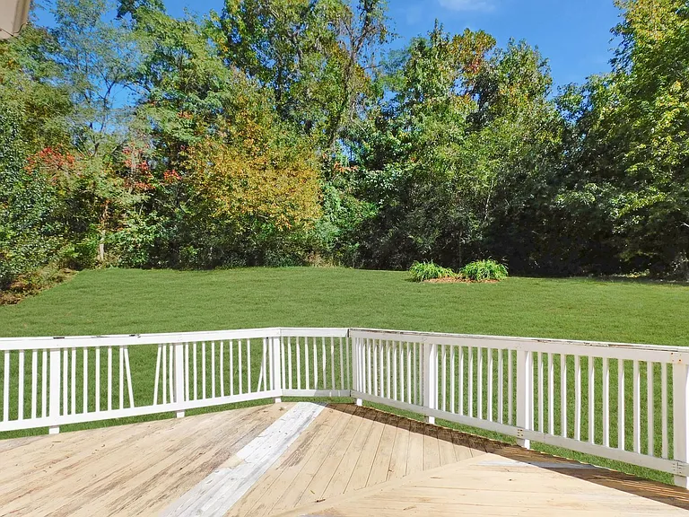 102 Powhatan Ct — Photo 18